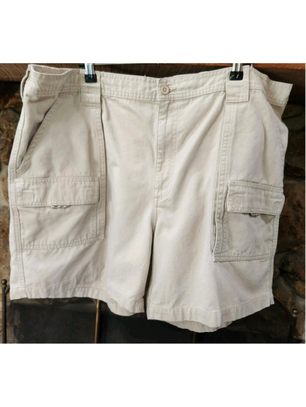 L.L. Bean Mens Cargo Shorts Size 44 Regular Khaki Front/Back Pockets 100% Cotton